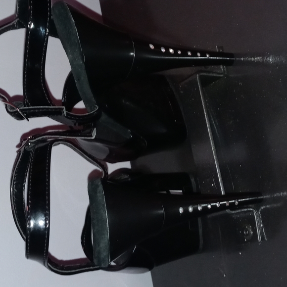 Pleaser Black 4 inch heels almost new! - Picture 3 of 6